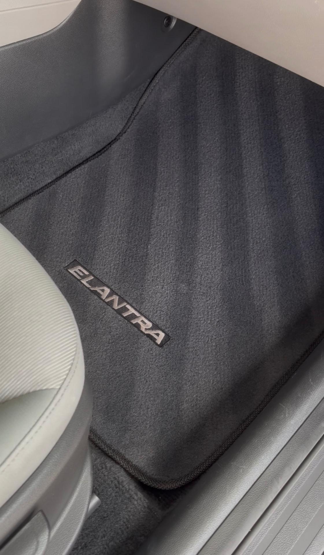 Elantra Floor Mat Detail